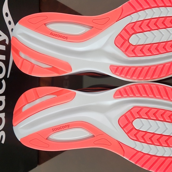 Saucony Guide 15 Sneakers. NEW in Box! Night Rose/Sunstone - Picture 14 of 15